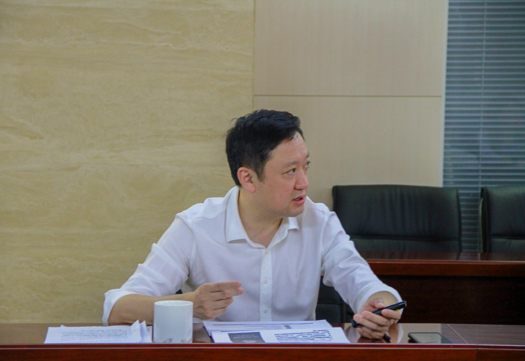 杜巖岫同志參加支部活動，為黨員講授黨課